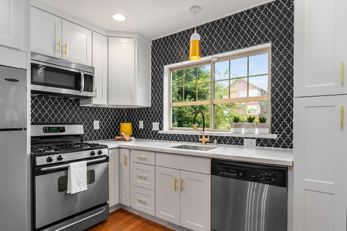 35+ White Cabinets with Black Backsplash ( MONOCHROME DESIGNS )