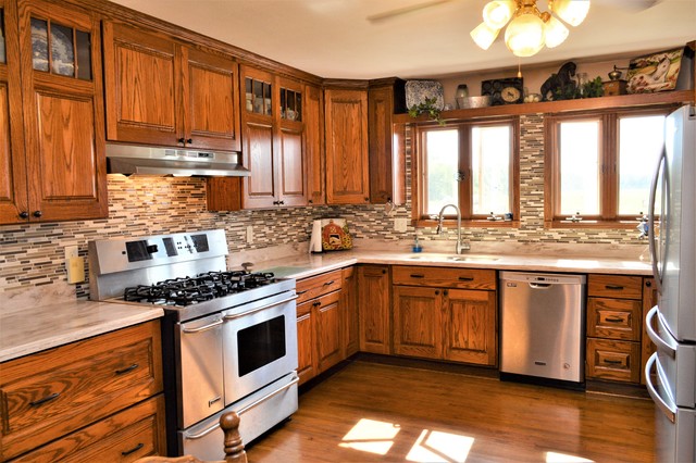 North Liberty In Haas Signature Collection Country Style Oak Kitchen Rustic Kitchen Other By Bailey S Cabinets Houzz