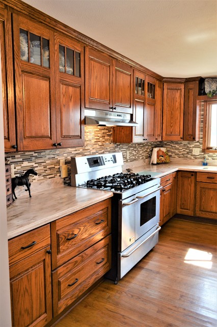 North Liberty In Haas Signature Collection Country Style Oak Kitchen Rustic Kitchen Other By Bailey S Cabinets Houzz Uk