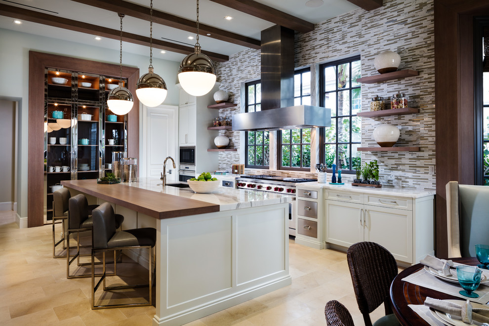 Klassische Küche mit Unterbauwaschbecken, Glasfronten, bunter Rückwand, Rückwand aus Stäbchenfliesen, Küchengeräten aus Edelstahl und Kücheninsel in Miami