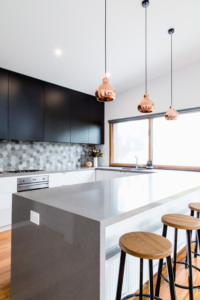 Photo of a contemporary kitchen in Melbourne.