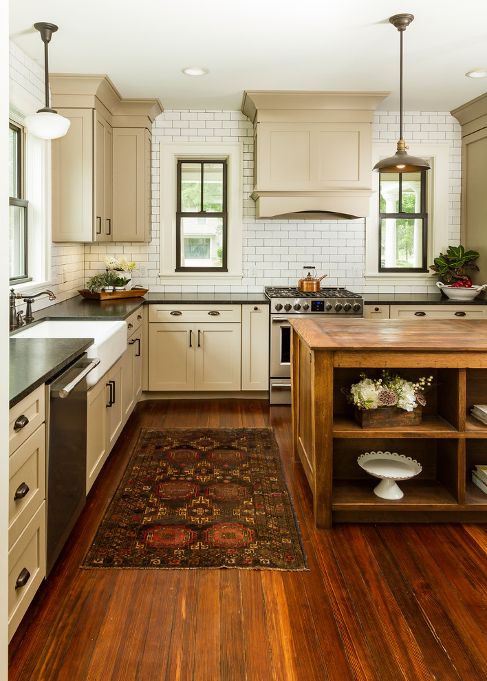 Inspiration for a cottage kitchen remodel in Minneapolis