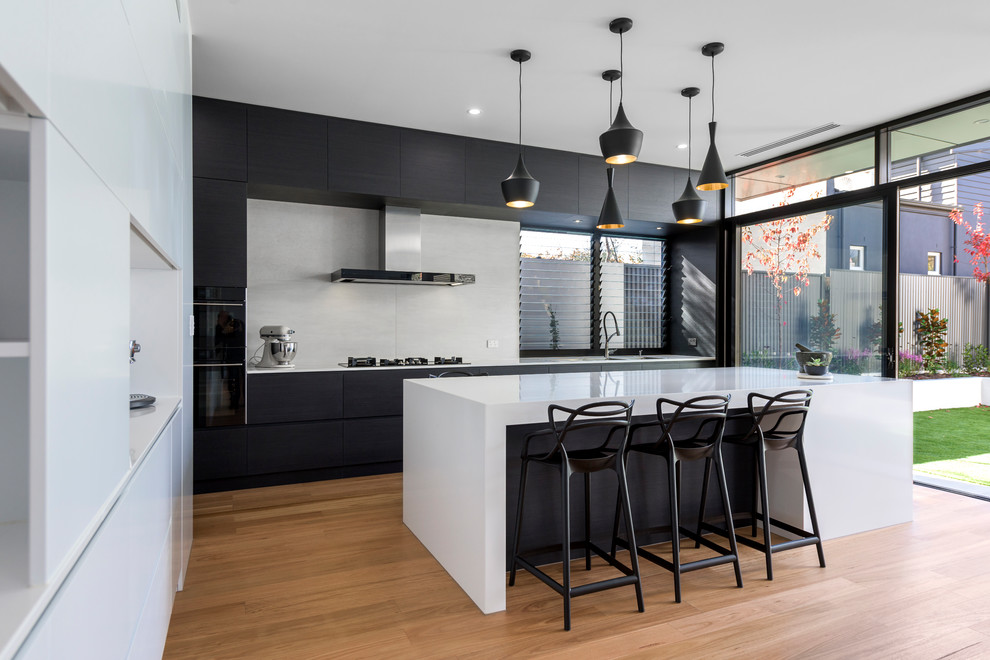 Inspiration for a modern kitchen in Adelaide.