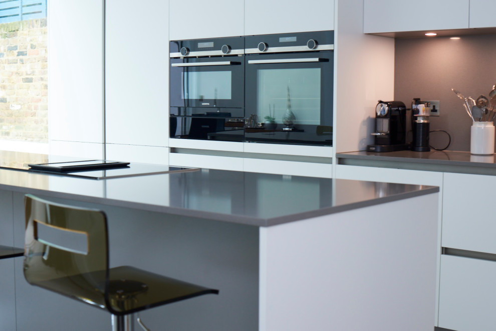 Photo of a contemporary kitchen in London.