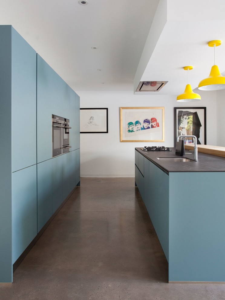 Inspiration for a contemporary kitchen remodel in Belfast