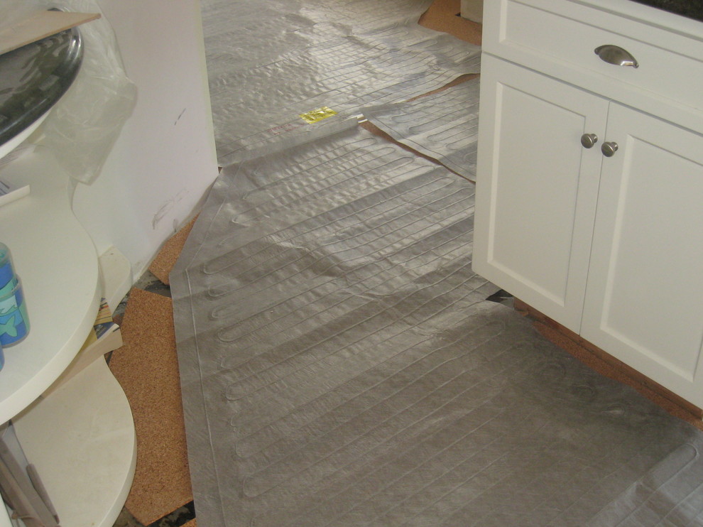 Immagine di una cucina con pavimento con piastrelle in ceramica