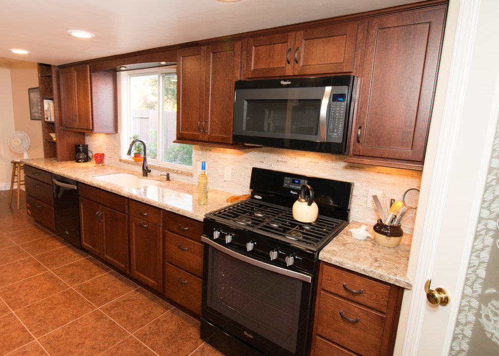 Nutmeg / Nevern Traditional Kitchen Other by Blue River