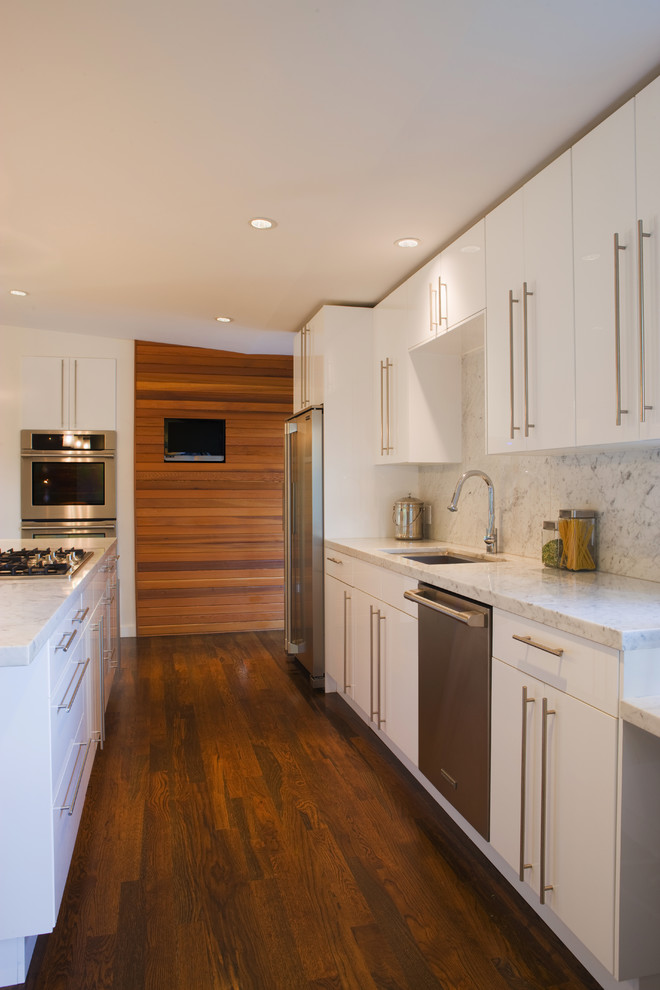 Inspiration for a modern kitchen in Portland with stainless steel appliances.