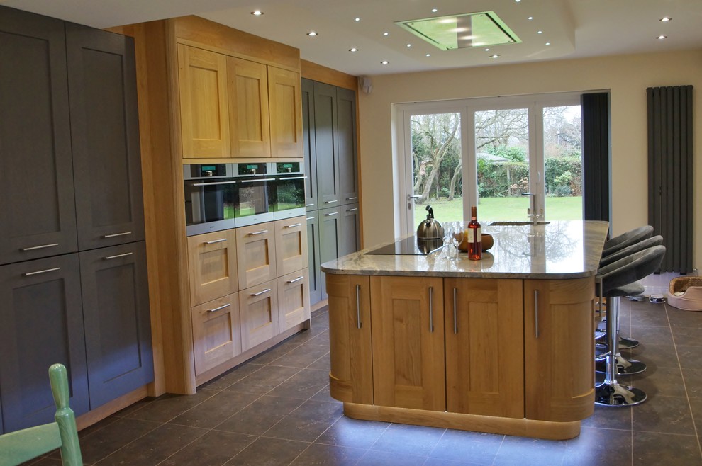 Inspiration for a traditional kitchen in West Midlands.