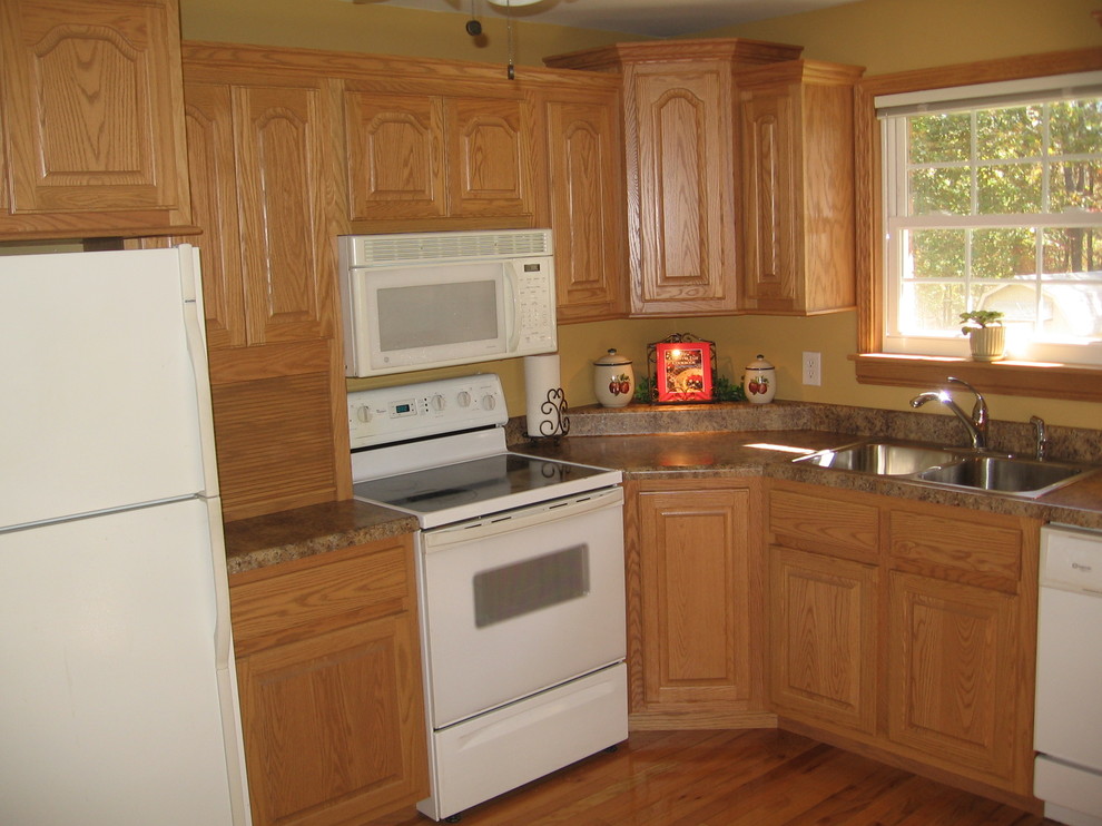 Oak Country Kitchen Traditional Kitchen Nashville by Procraft