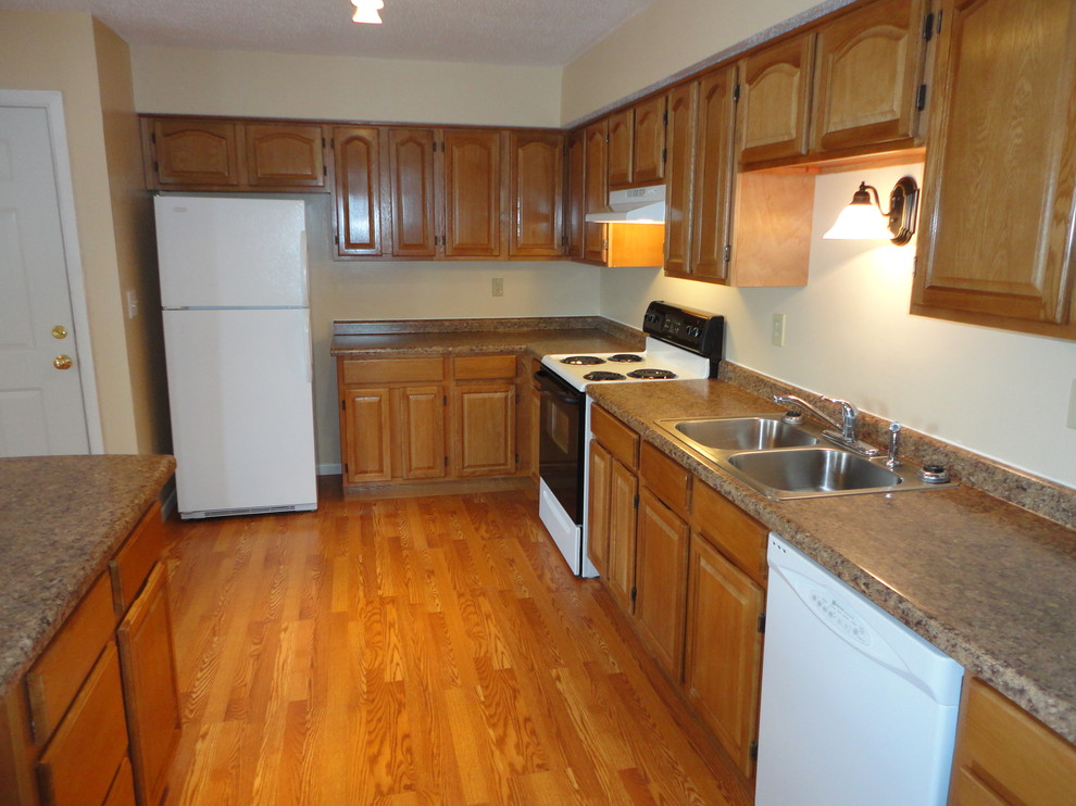 Oak Kitchen Cabinets - Traditional - Kitchen ...