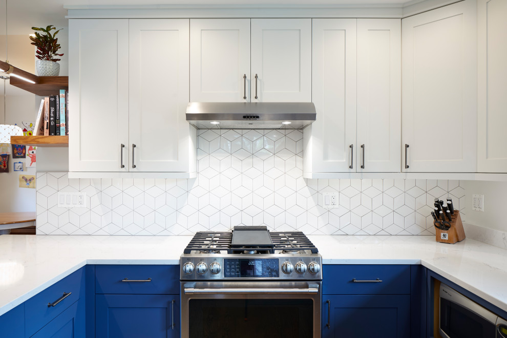 Inspiration for a medium sized classic u-shaped kitchen in Chicago with a submerged sink, shaker cabinets, blue cabinets, engineered stone countertops, white splashback, ceramic splashback, stainless steel appliances, medium hardwood flooring, brown floors and white worktops.