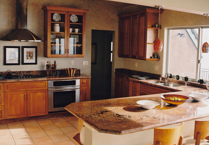 Example of a classic kitchen design in San Francisco