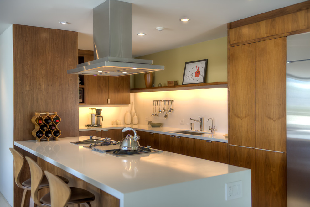 Design ideas for a modern kitchen in Los Angeles with stainless steel appliances.