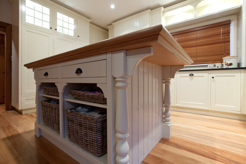 Example of a classic kitchen design in Christchurch