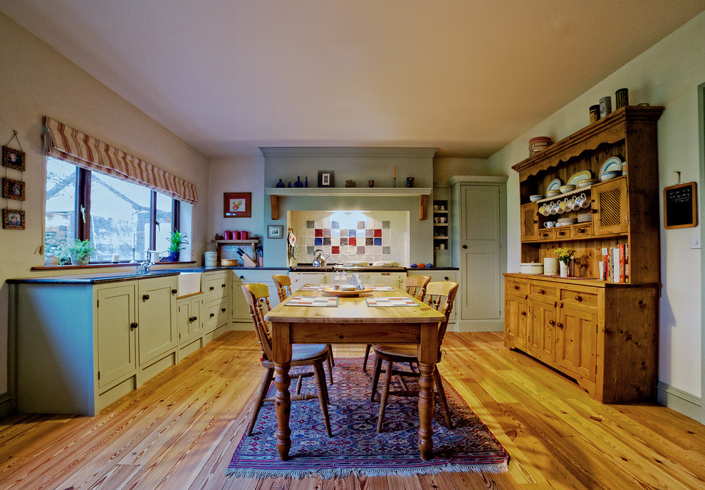 Kitchen - cottage kitchen idea in Other