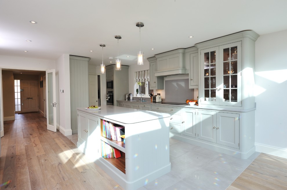 Old Farm Road, Hampton Kitchen Surrey by 50 Degrees North