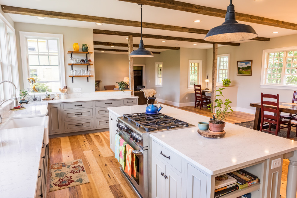 "Old Home, New Roots" Major Remodel Campagne Cuisine Boston par