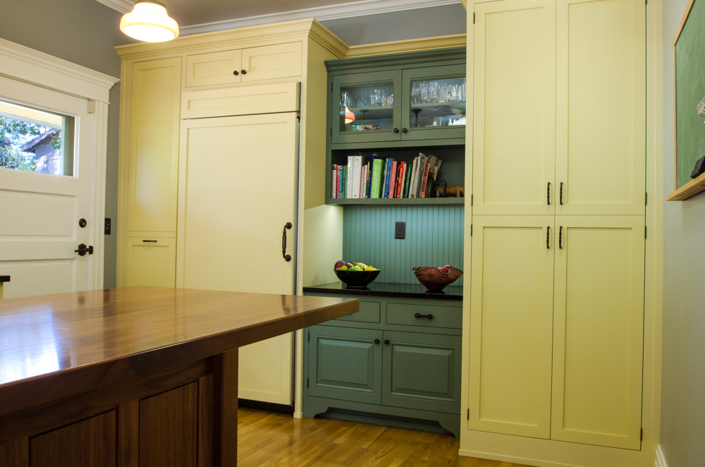 75 Beautiful Green Kitchen With Yellow Cabinets Pictures Ideas November 2020 Houzz