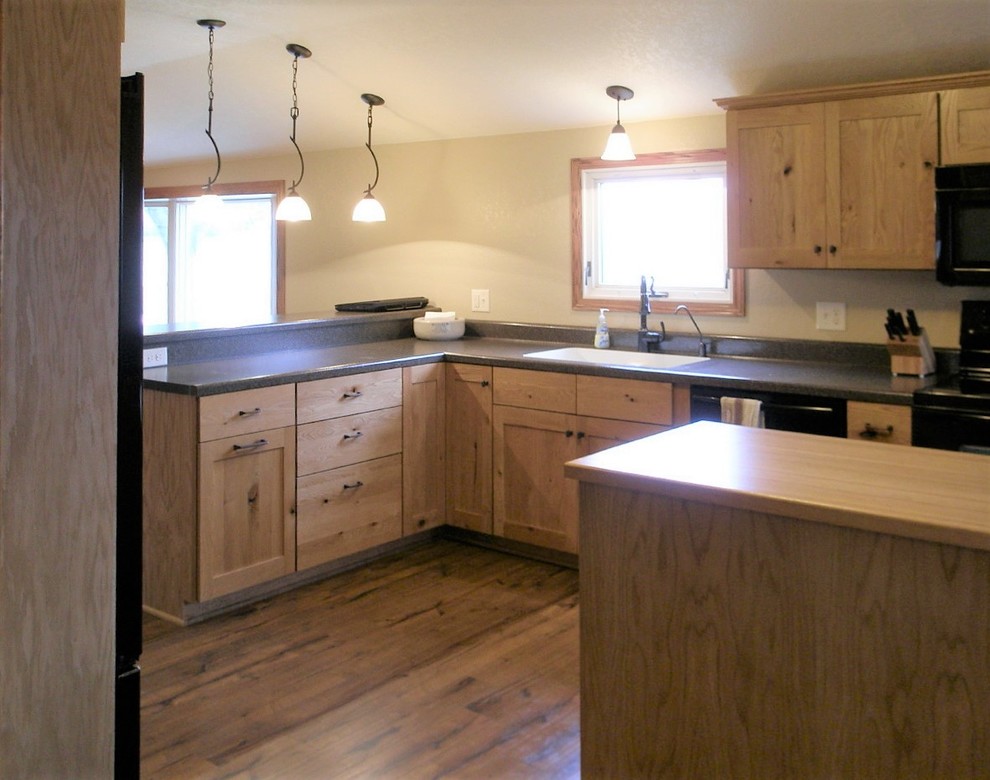 Omega Monterey door, Pecan wood, Natural finish. Kitchen