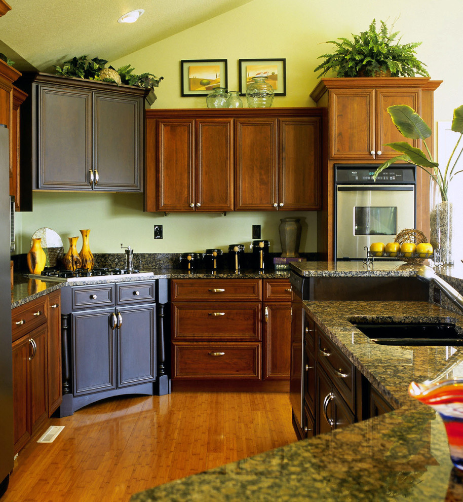 Omega Salona door, Cherry wood, Nutmeg/Chestnut Stain. Kitchen Cedar Rapids by