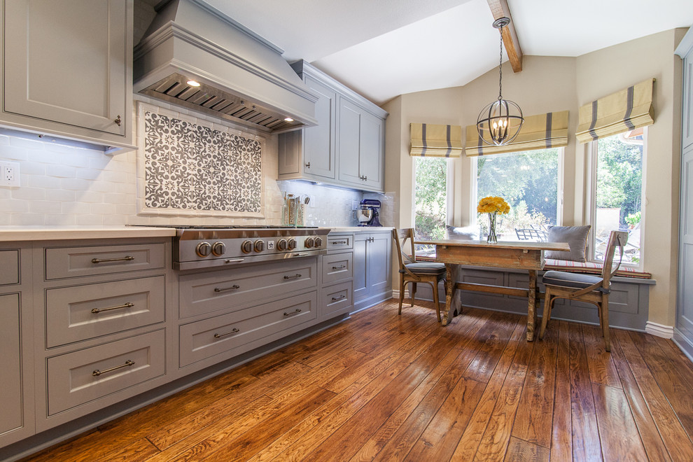 Example of a transitional kitchen design in Los Angeles