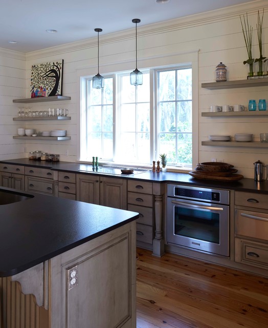 Open Low Country Kitchen Bord de Mer Cuisine Jacksonville par Saltwater Kitchen & Bath