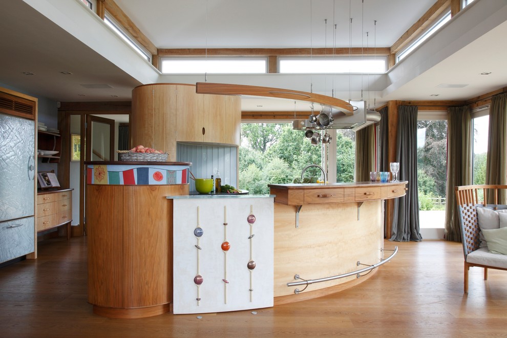 Ejemplo de cocina contemporánea grande con fregadero bajoencimera y salpicadero de azulejos de cerámica