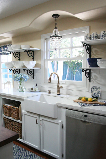 Open Shelving French Country Kitchen - Di transizione - Cucina - Los ...