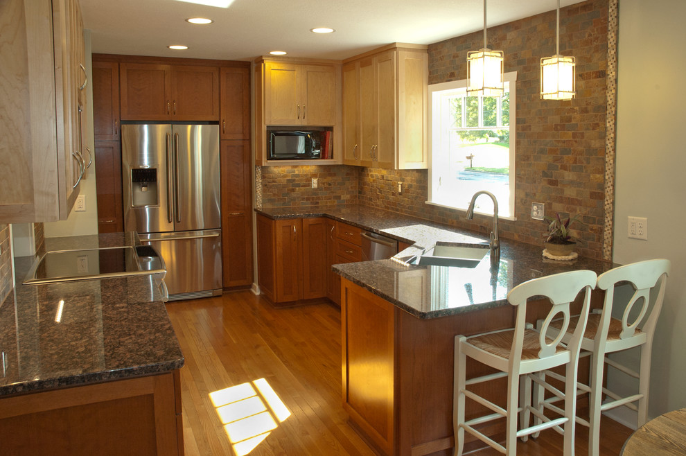 Example of a classic kitchen design in Minneapolis