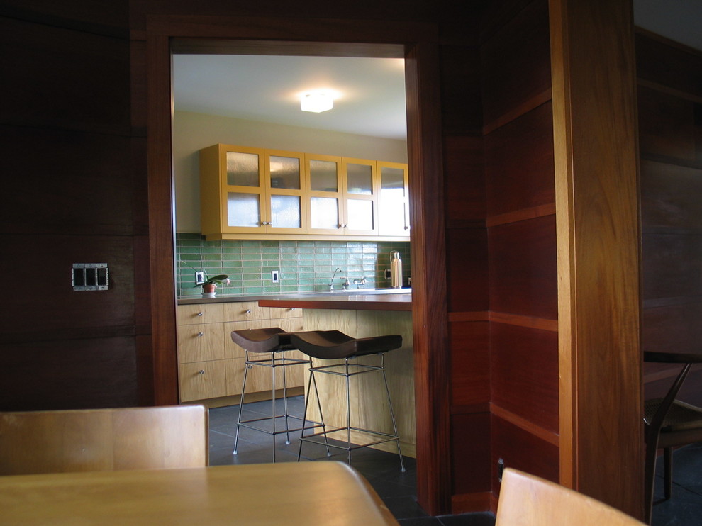 Example of a 1950s kitchen design in New York