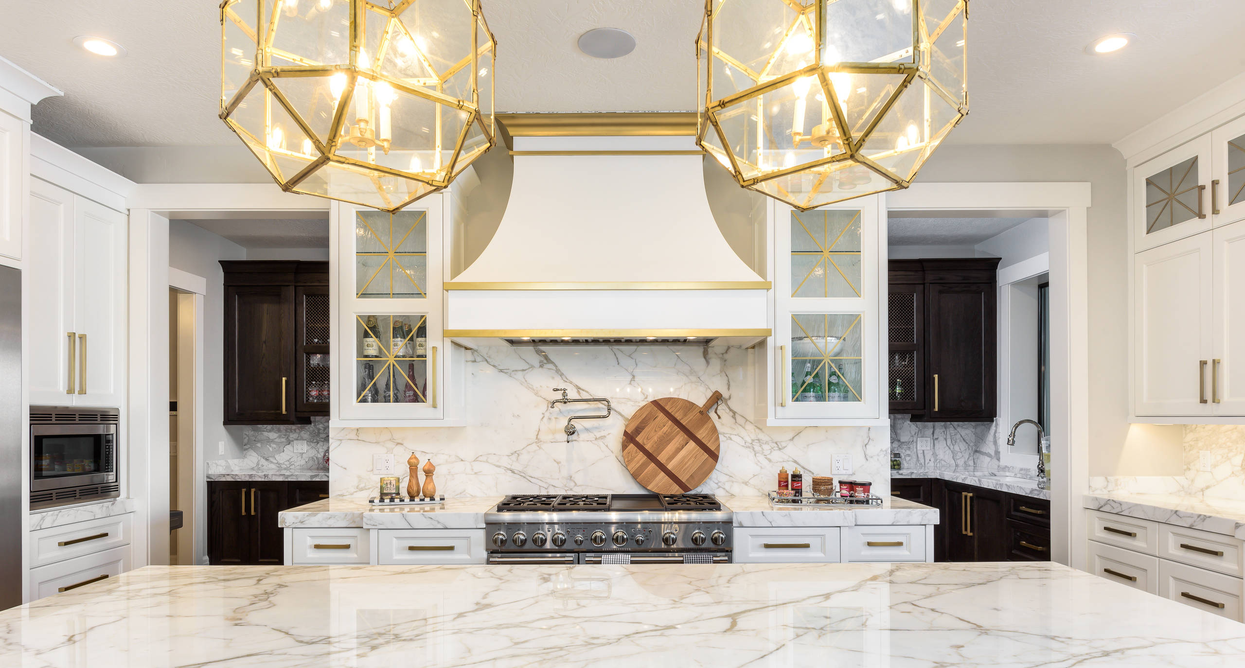 Islands are the crown jewel of kitchen renovations, Houzz study finds -  TileLetter