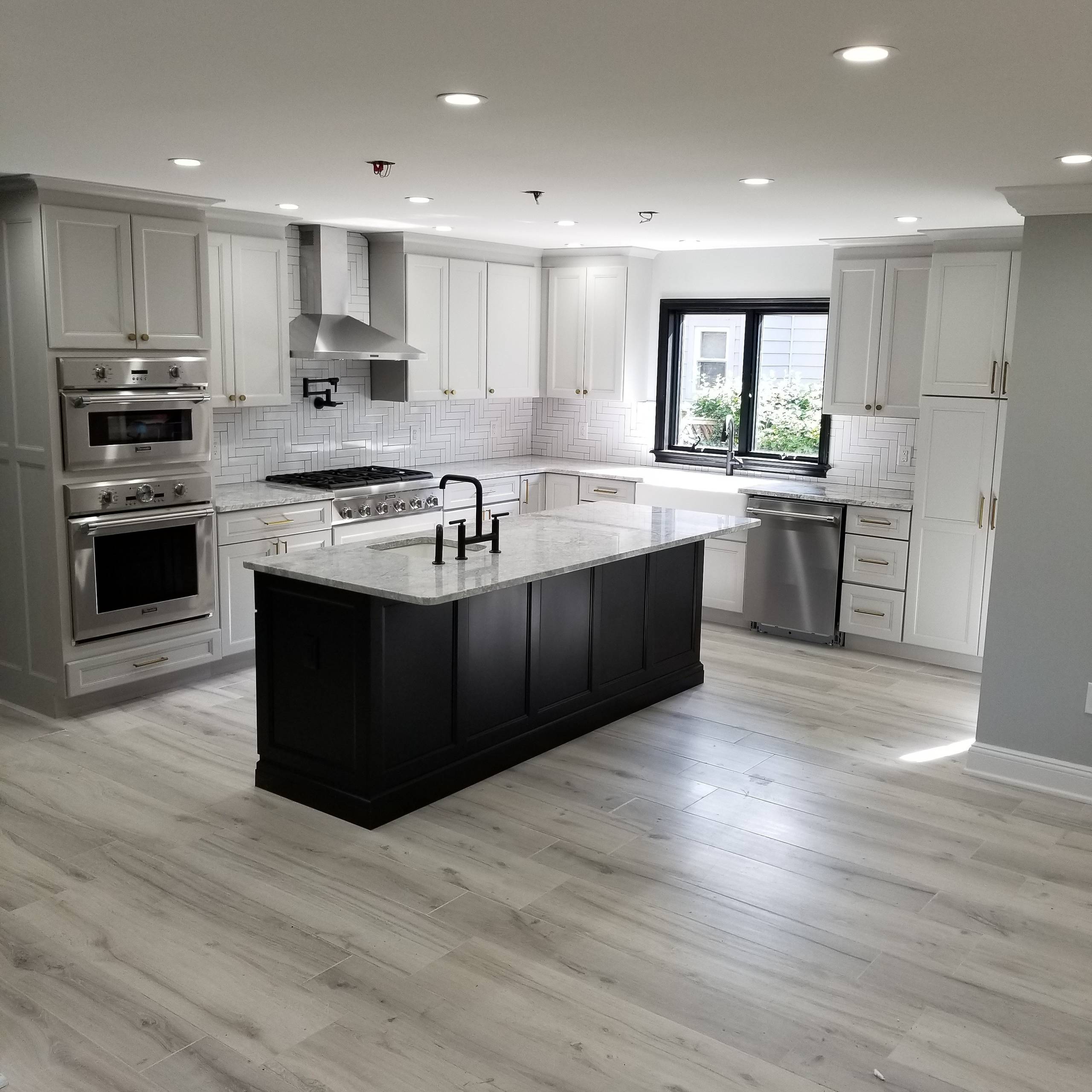 Grey Kitchen With Laminate Floors Ideas, Light Grey Laminate Flooring In Kitchen