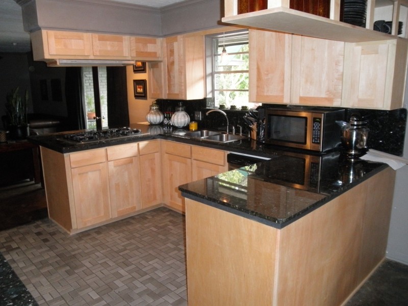 This is an example of a contemporary kitchen in Houston.