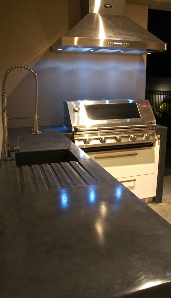 Outdoor Kitchen polished concrete, BBQ and integrated sink Modern