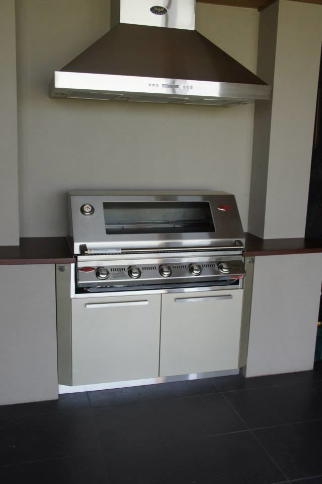 Outdoor Kitchen reclaimed timber benchtop & gold metallic doors