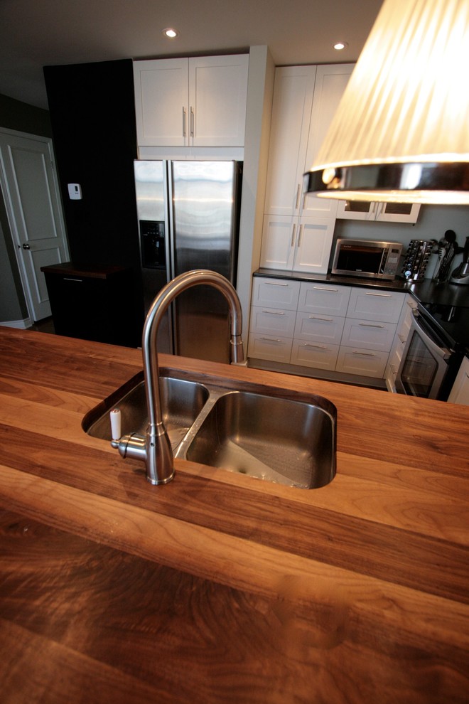 Minimalist kitchen photo in Montreal
