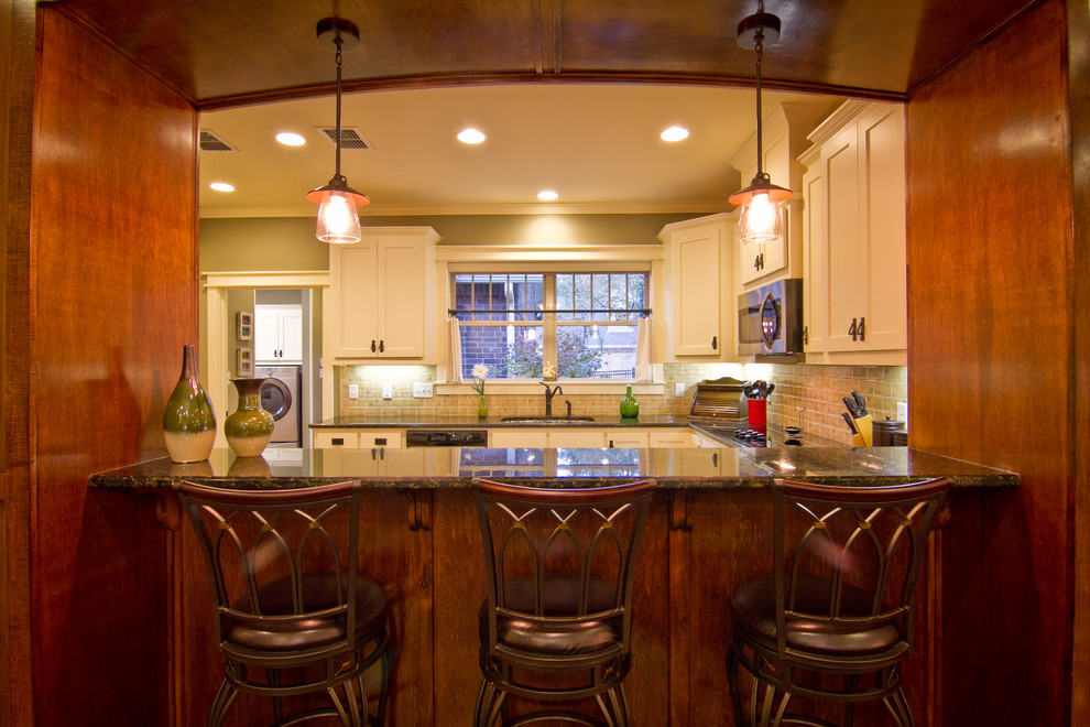 Photo of a traditional kitchen in Austin.