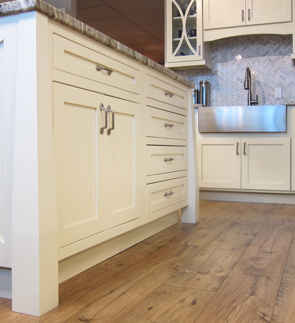 Canyon Creek Painted Shaker Door Traditional Kitchen