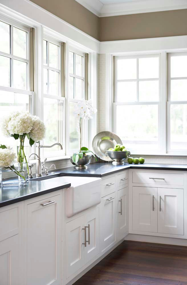 18 Gorgeous White Kitchens with Black Hardware - Making Manzanita