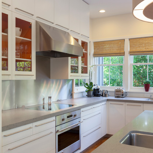 How to choose a kitchen backsplash. From ceramic and porcelain to wood and metal there are so many different options available.