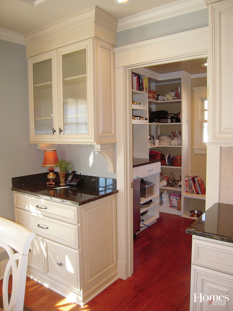 Pantries. Now open 247 Contemporain Cuisine Kansas City par Kansas City Homes & Style