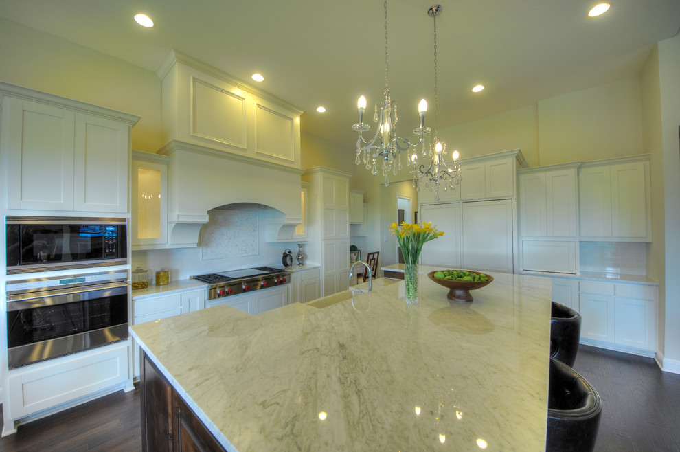 This is an example of a contemporary kitchen in Austin.
