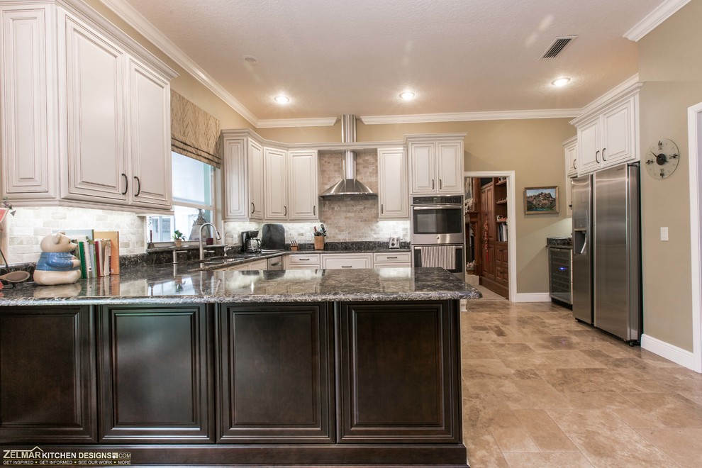 Eat-in kitchen - mid-sized traditional travertine floor and beige floor eat-in kitchen idea in Orlando with an undermount sink, raised-panel cabinets, beige cabinets, quartz countertops, beige backsplash, travertine backsplash and no island
