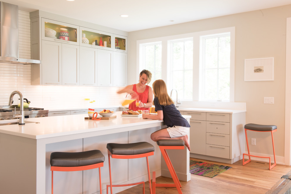 Kitchen - contemporary kitchen idea in Minneapolis