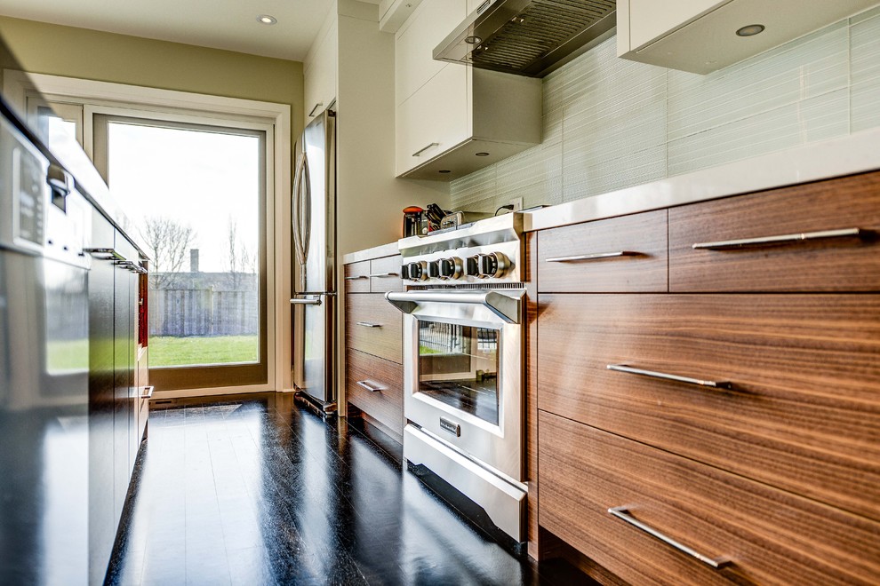 Inspiration for a contemporary kitchen remodel in Toronto