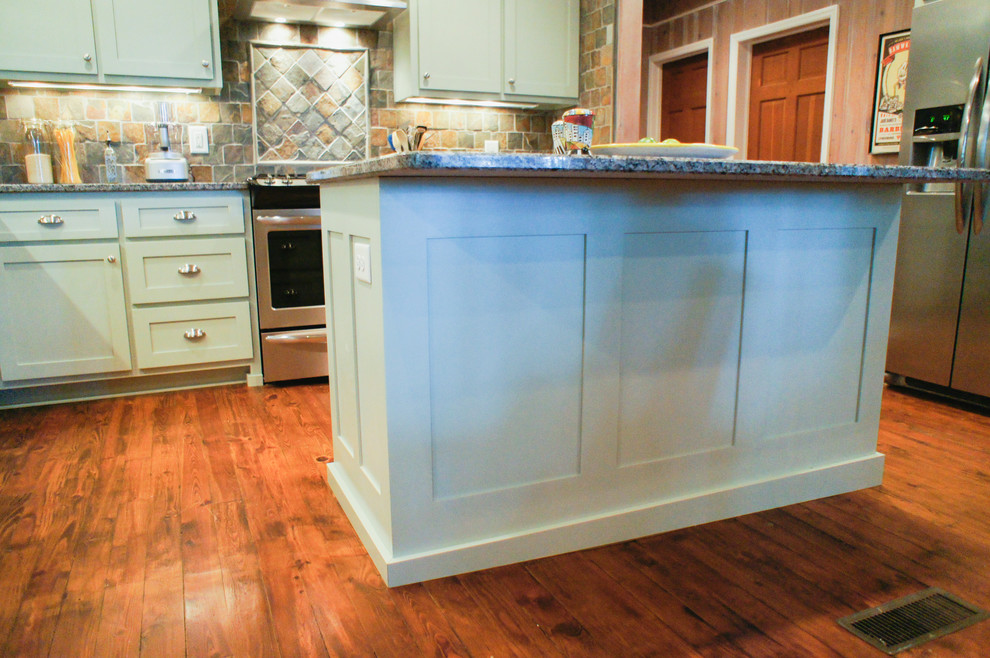 Arts and crafts kitchen photo in Atlanta with shaker cabinets and green cabinets