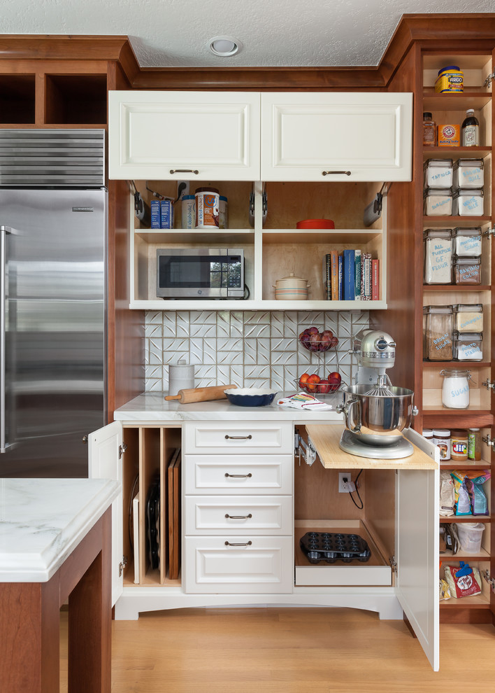 Transitional kitchen photo in Seattle