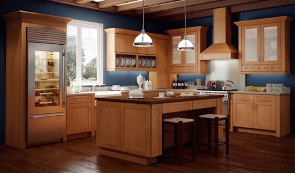 Immagine di una grande cucina minimalista chiusa con lavello stile country, ante in stile shaker, ante in legno chiaro, paraspruzzi blu, elettrodomestici in acciaio inossidabile e parquet scuro