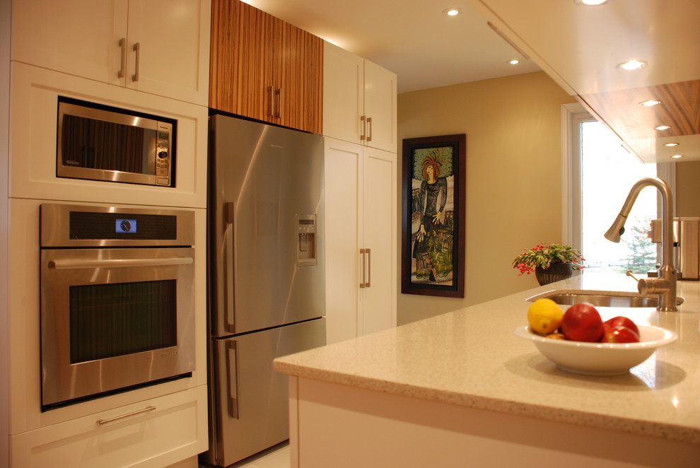 Paul & Lisette Condo Modern Kitchen Montreal by A la Carte